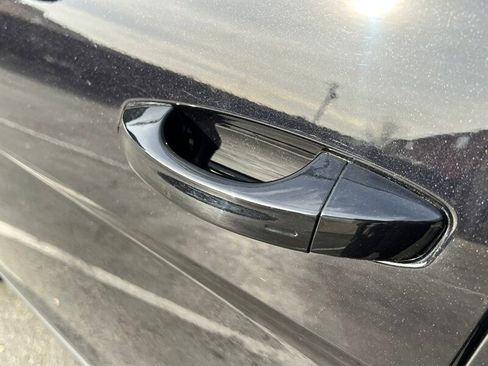 Used 2021 Volkswagen Atlas Cross Sport SE w/ Panoramic Sunroof Package image 16