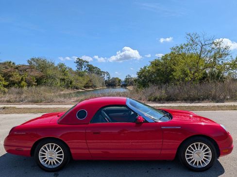 Used 2005 Ford Thunderbird Deluxe image 5