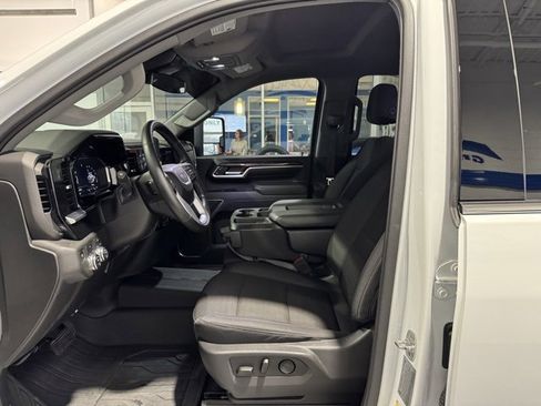 Used 2025 GMC Sierra 3500 SLE w/ SLE Value Package image 7