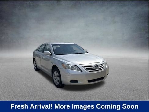 Used 2009 Toyota Camry LE FWD image 1