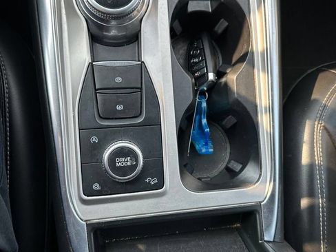 Used 2021 Ford Explorer XLT w/ Equipment Group 202A AWD/4WD image 18