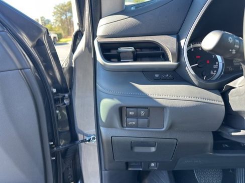 Used 2024 Toyota Highlander XLE image 29