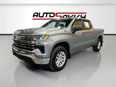 Used 2023 Chevrolet Silverado 1500 LT w/ Z71 Off-Road Package AWD/4WD image 3
