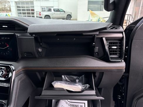 Used 2022 GMC Sierra 1500 AT4 w/ AT4 Premium Package AWD/4WD image 16