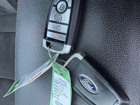Used 2018 Ford Explorer XLT w/ Equipment Group 202A AWD/4WD image 30