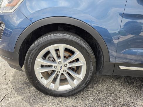 Used 2018 Ford Explorer XLT w/ Equipment Group 202A AWD/4WD image 17