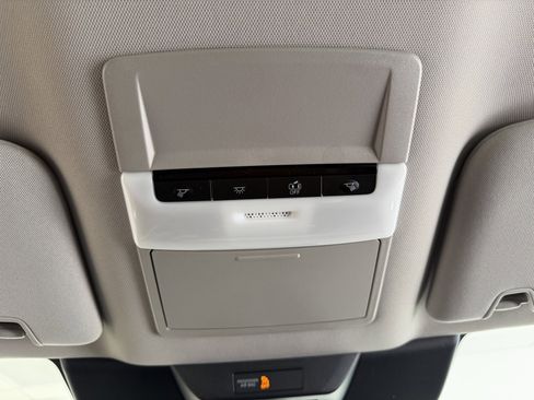 Used 2024 Nissan Pathfinder S image 27