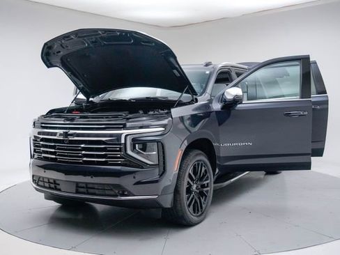 Used 2025 Chevrolet Suburban Premier image 17