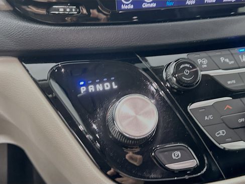 Used 2020 Chrysler Pacifica Touring-L Plus w/ Tire & Wheel Group image 21