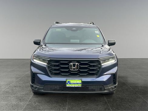 Used 2025 Honda Pilot Sport image 2