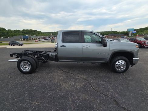 Used 2026 Chevrolet Silverado 3500 LT w/ Convenience Package AWD/4WD image 10