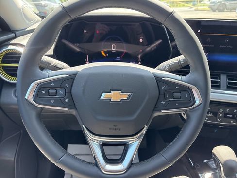 Used 2025 Chevrolet Trax LT w/ Driver Confidence Package FWD image 15