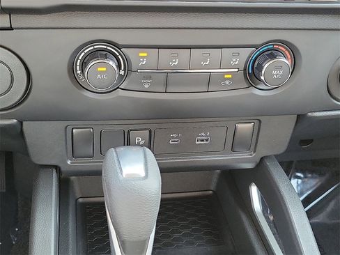 Used 2025 Nissan Frontier SV image 10