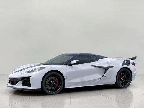 Used 2027 Chevrolet Corvette Z06 RWD image 2