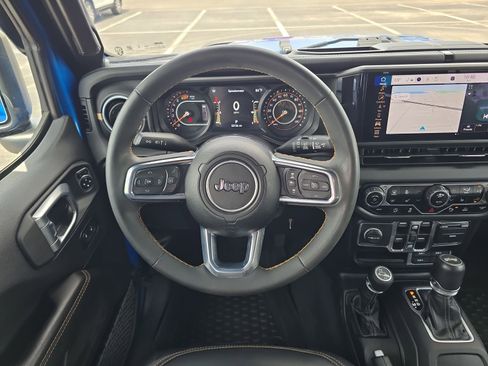 Used 2024 Jeep Wrangler Unlimited Sahara w/ Technology Group AWD/4WD image 10