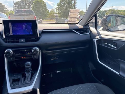 Used 2024 Toyota RAV4 XLE FWD image 11