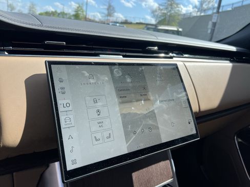 Used 2024 Land Rover Range Rover Long Wheelbase SE image 26