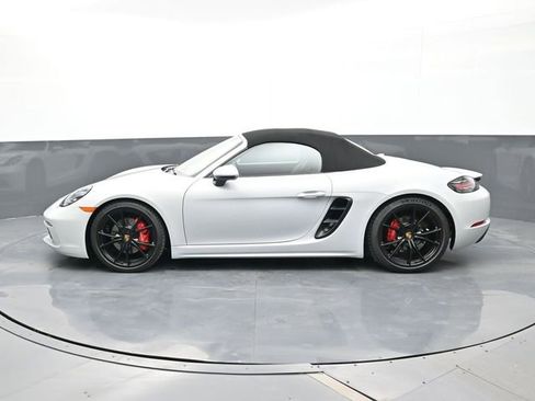 Certified 2024 Porsche 718 Boxster S RWD image 2