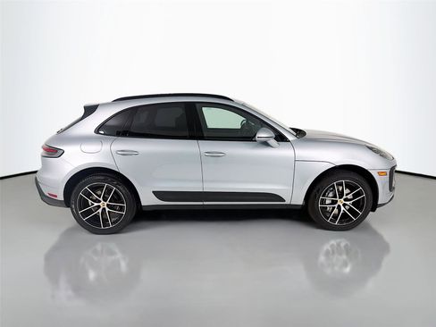 Used 2025 Porsche Macan AWD/4WD image 27