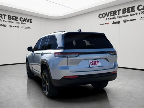 New 2025 Jeep Grand Cherokee Altitude image 7