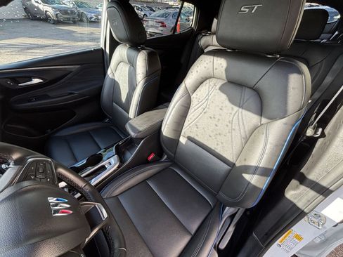 Used 2025 Buick Envista Sport Touring image 36