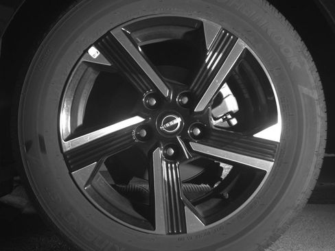 Used 2025 Nissan Sentra SV image 14