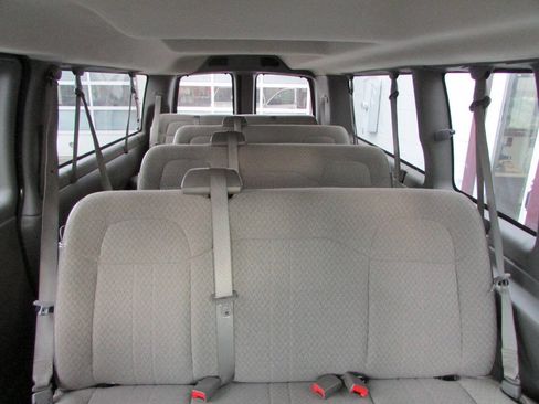 Used 2016 Chevrolet Express 3500 LT w/ LT Preferred Equipment Group RWD image 7