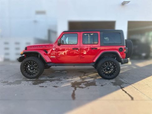 Used 2018 Jeep Wrangler Unlimited Sahara image 3