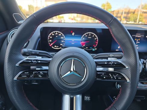 Certified 2025 Mercedes-Benz GLB 250 4MATIC image 23