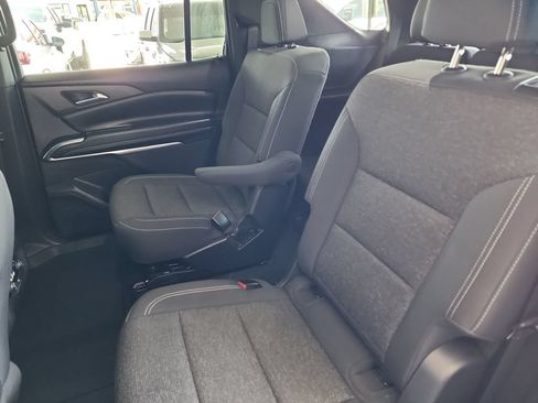 Used 2025 Chevrolet Traverse LT FWD image 37