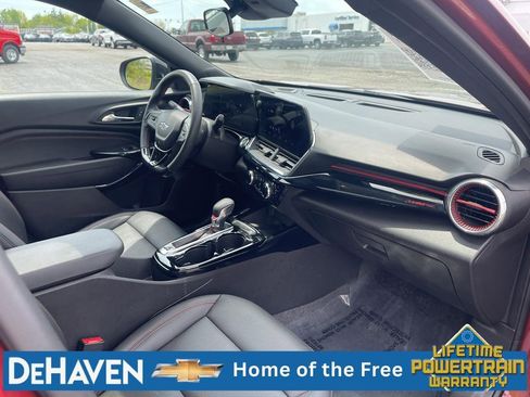 Used 2024 Chevrolet Trax RS w/ Sunroof Package FWD image 29