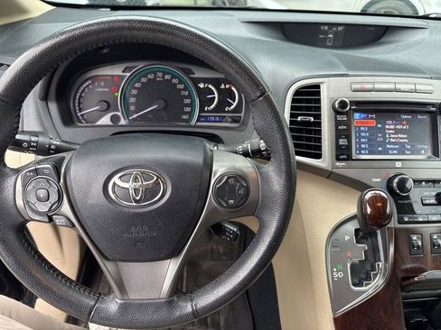 Used 2013 Toyota Venza XLE w/ XLE Premium Pkg AWD/4WD image 17