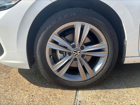 Used 2023 Volkswagen Jetta SE w/ Panoramic Sunroof Package FWD image 8