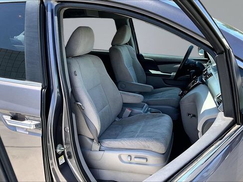 Used 2016 Honda Odyssey SE image 16