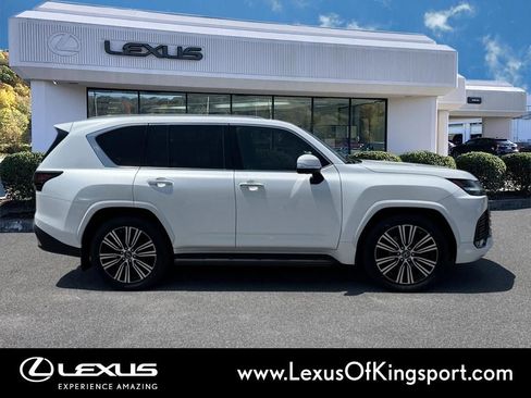 Used 2023 Lexus LX 600 4WD w/ Accessory Package (Z1) image 6