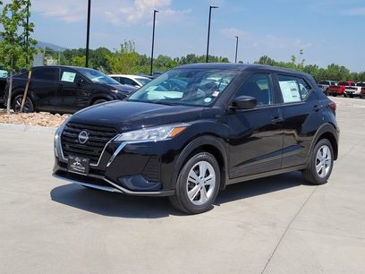 New 2025 Nissan Kicks Play S