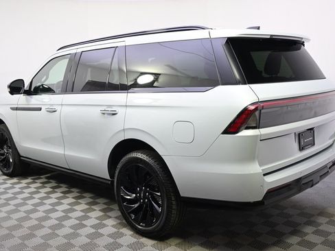 New 2025 Lincoln Navigator Reserve w/ Jet Appearance Package image 3