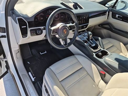 Used 2022 Porsche Cayenne Platinum Edition image 15