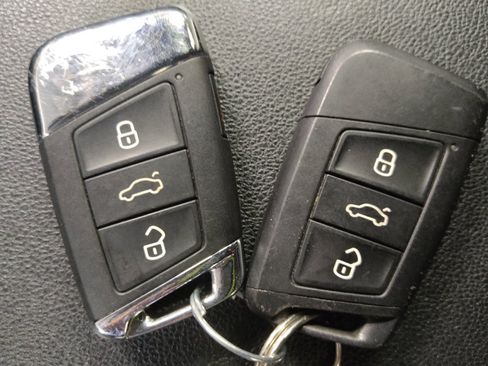 Used 2021 Volkswagen Atlas SE FWD image 32
