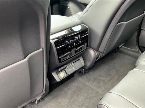 New 2025 Acura MDX SH-AWD image 32