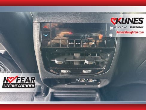 Used 2023 Jeep Grand Cherokee L Laredo image 36