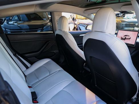 Used 2022 Tesla Model 3 Performance image 16