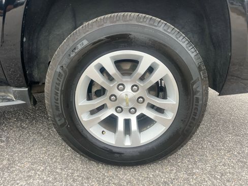 Used 2018 Chevrolet Suburban LT image 31