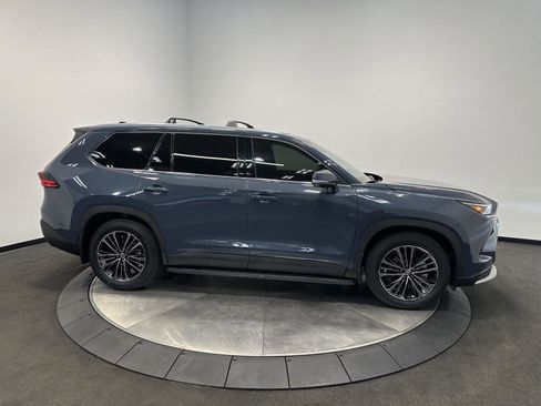 Used 2025 Toyota Grand Highlander AWD Hybrid image 7