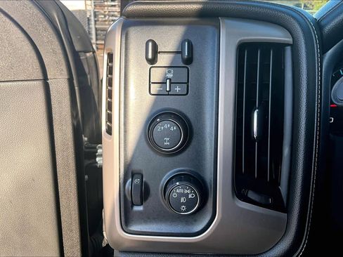 Used 2017 GMC Sierra 2500 Denali w/ Duramax Plus Package AWD/4WD image 35