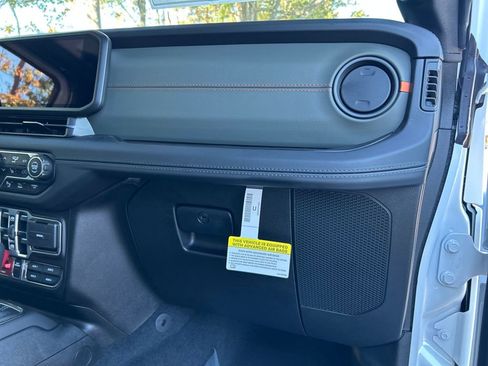 New 2025 Jeep Gladiator Mojave image 32