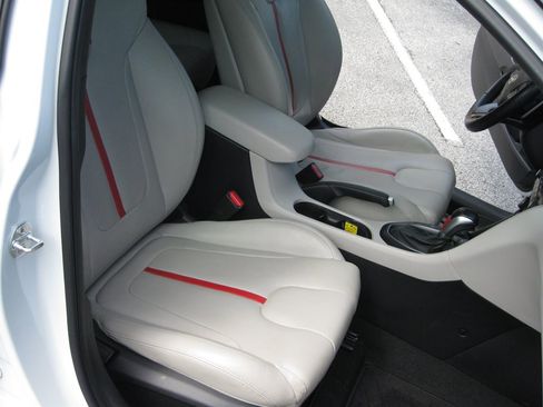 Used 2020 Hyundai Veloster Turbo Ultimate FWD image 28