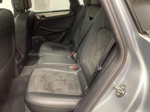 Used 2021 Porsche Macan image 23