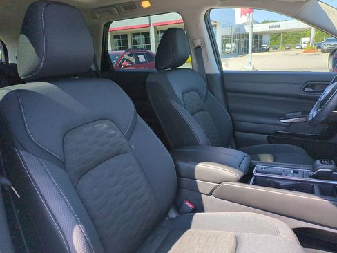 Used 2025 Nissan Pathfinder SV w/ SV Premium Package FWD image 35