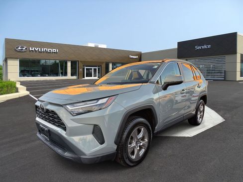 Used 2022 Toyota RAV4 XLE w/ Convenience Package AWD/4WD image 1